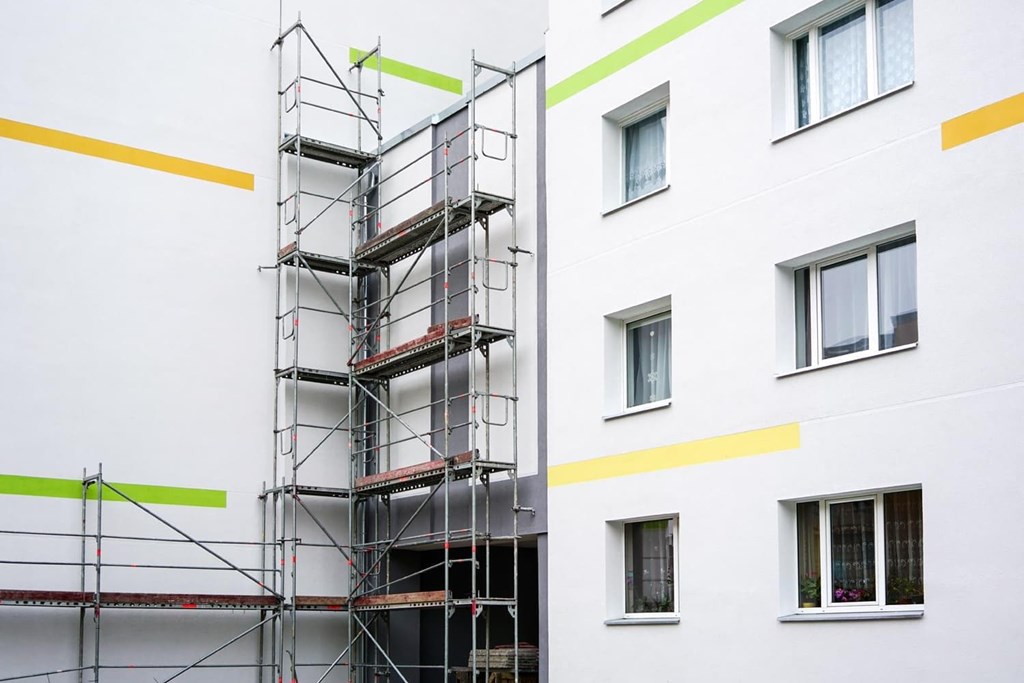 Renovando tu fachada: pintura y acabados exteriores
